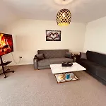 Apartman Spacious Flat 2 Bedrooms & 2 Bathrooms & Free Private Parking & Wifi