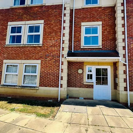 Spacious Modern Flat With 2 Bedrooms & 2 Bathrooms & Free Parking & Wifi&Up To6People *