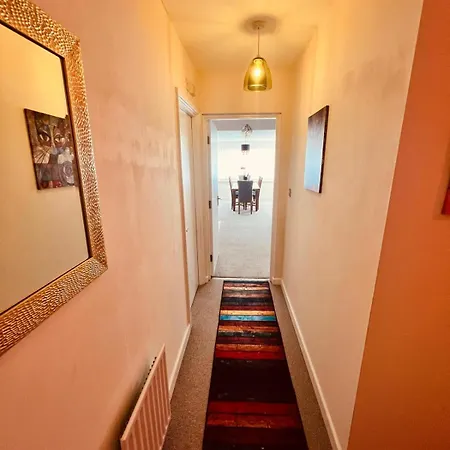 Spacious Modern Flat With 2 Bedrooms & 2 Bathrooms & Free Parking & Wifi&Up To6People Apartment Middlesbrough