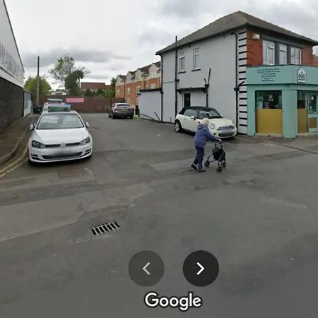 Spacious Flat 2 Bedrooms & 2 Bathrooms & Free Private Parking & Wifi Apartament *