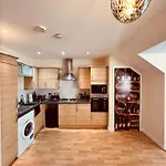 Appartement Spacious Flat 2 Bedrooms & 2 Bathrooms & Free Private Parking & Wifi